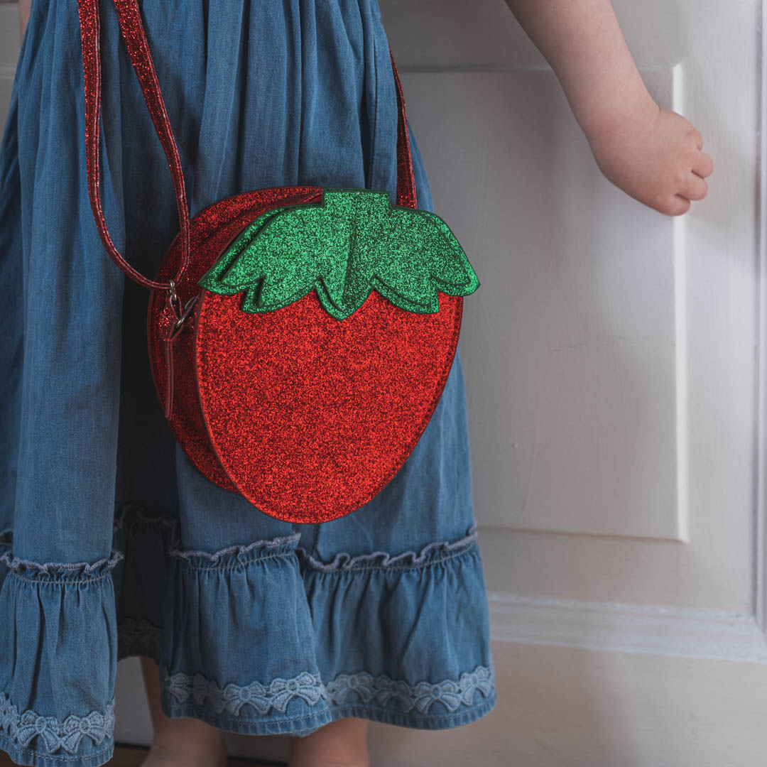 That's Mine Juliet skuldertaske - Strawberry red - Outer: 50% Polyester / 50% PET Lining: 100% Polyester Buy Bolig & udstyr||Udstyr||Alle||Favoritter||personale||alt minus sløjfe||NOOS||Tasker & kufferter||New in for the girls||mette-sale here.