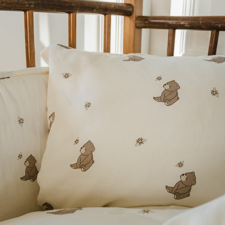 Levi bedding - Bees and bears