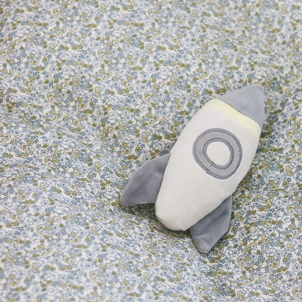 That's Mine Levi sengetøj - Bouquet bleu - 100% Organic cotton Buy Sovetid||Sengetøj||Udsalg||Alle||Forår & sommer '24||LIVESHOPPING D.2/5||Bouquet bleu||Sengetøjstilbud||Udsalg - Sovetid||alt minus sløjfe||Online exclusive here.