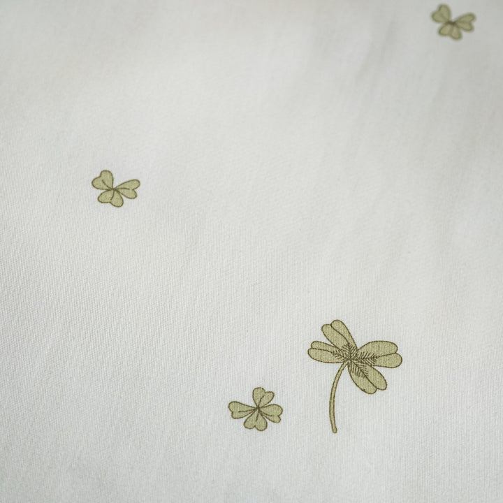 That's Mine Levi sengetøj - Clover meadow - 100% Organic cotton Buy Sovetid||Sengetøj||personale||Udsalg - Sovetid||Online exclusive here.