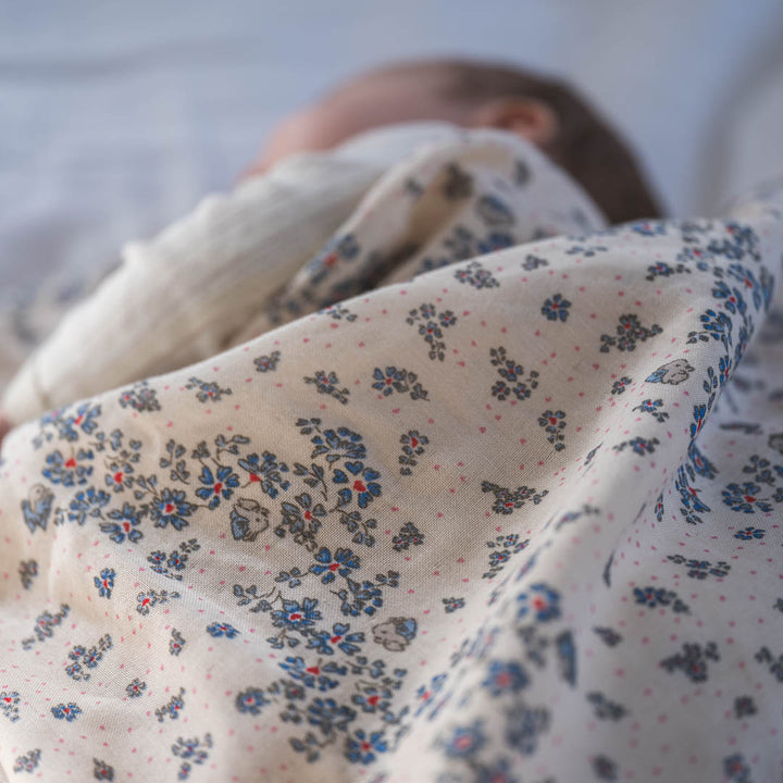 Jana muslin swaddle - Sprinkles hearts off white