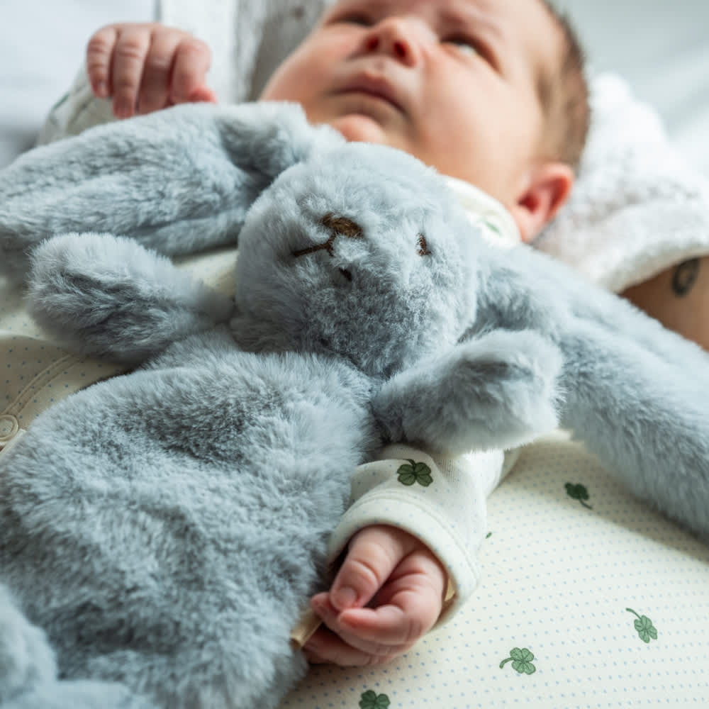 That's Mine Houston tyngdebamse mini - Bit of Blue - 80% Recycled polyester / 20% Plastic particles Buy Legetid||Bamser og nusselegetøj||Tyngdebamser||personale||Forår 2026 here.