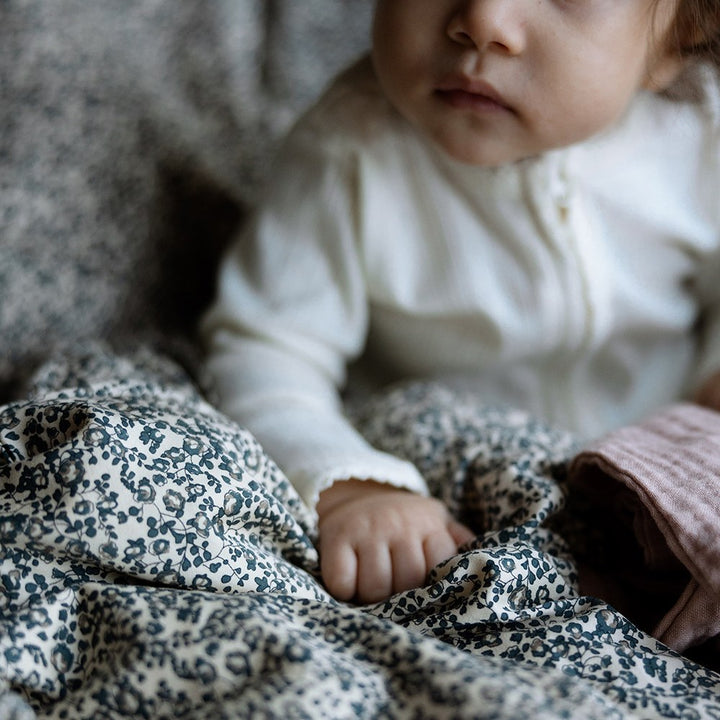 That's Mine Levi sengetøj - Flores sandshell/blue - 100% Organic cotton Buy Sovetid||Sengetøj||Udsalg||Alle||Sengetøjstilbud||3 for 2||Udsalg - Sovetid||alt minus sløjfe||3 for 399||5 for 399 - kæmpe bundle! here.