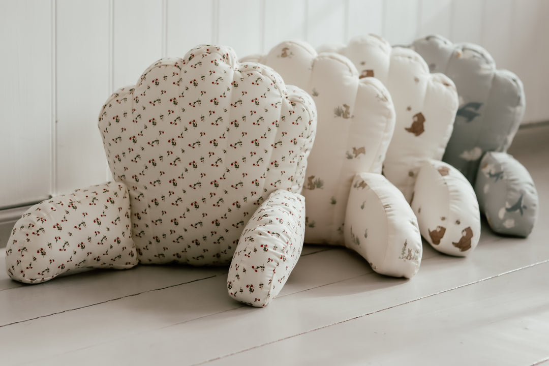 Nori Pram pillow Shell - Bees and bears